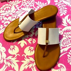 Italian Shoemakers Thong Style White/Saddle Sandals
